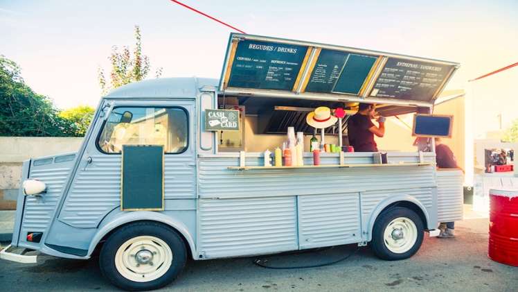 Top 25 Food Truck Marketing Advertising Tips the Pros