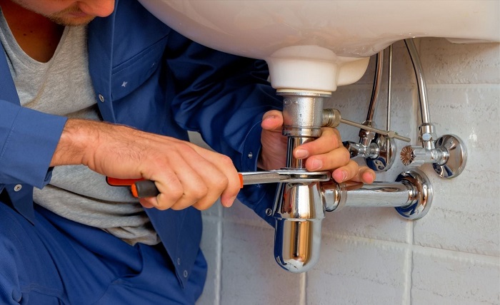 What Are the Duties of a Commercial Plumber